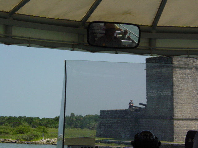 Arriving to Fort Mantanza via boat.